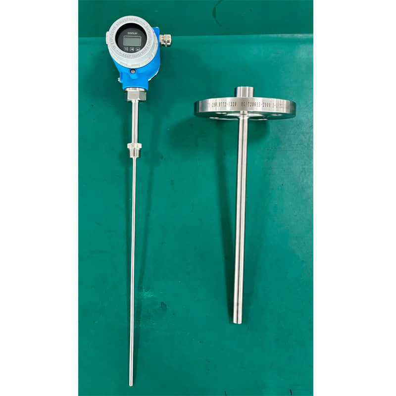 temperature transmitter with thermowell