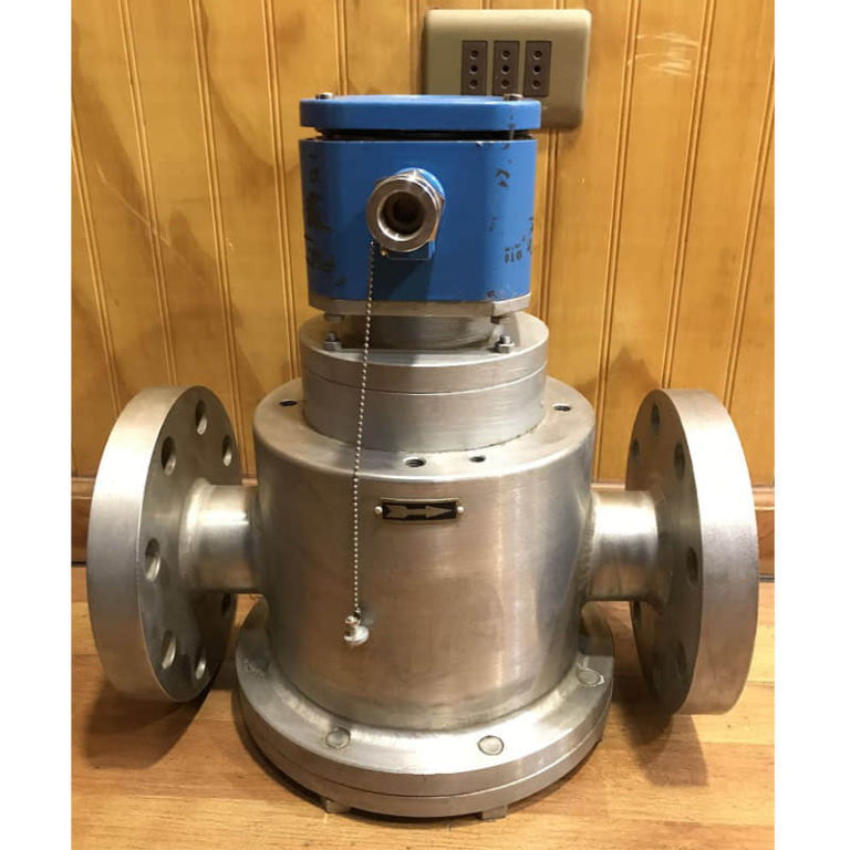 Side view of HGLC Oval Gear Flow Meter is configured with digital indicator